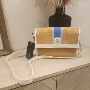 🌷 NWT Tommy Hilfiger Straw and Blue Crossbody Bag🌷